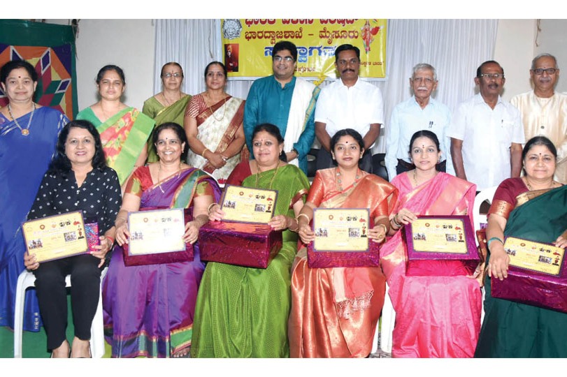 Read more about the article Paridhad organises Dasara Dolls Diplay Competition