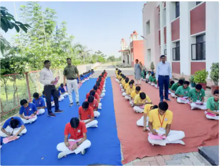 Read more about the article भारत को जानो प्रतियोगिता में 15 स्कूलों में 2190 विद्यार्थियों ने भाग लिया